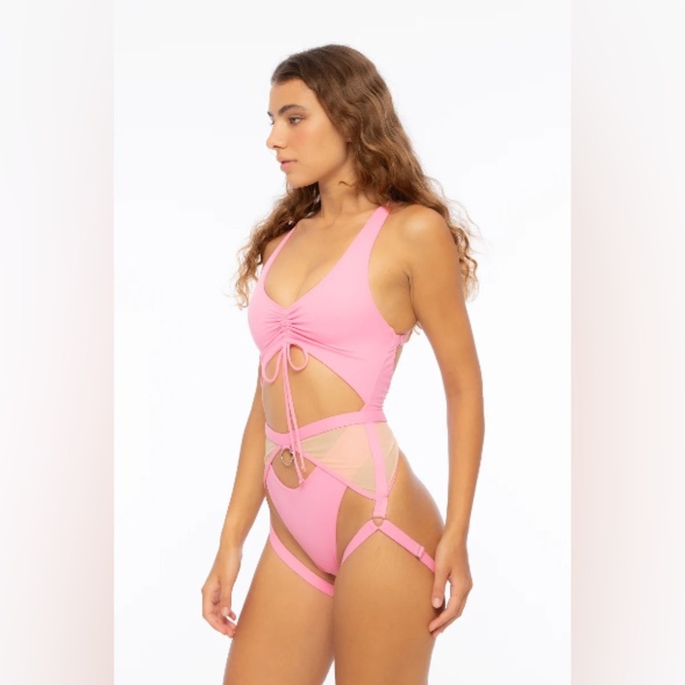 Nona Perkasa Hotline bodysuit & garter